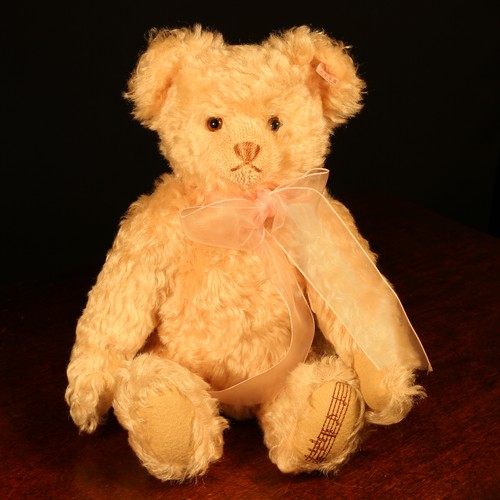 101 - Steiff (Germany) EAN 661624 musical teddy bear, trademark 'Steiff' button to ear with red and white ... 