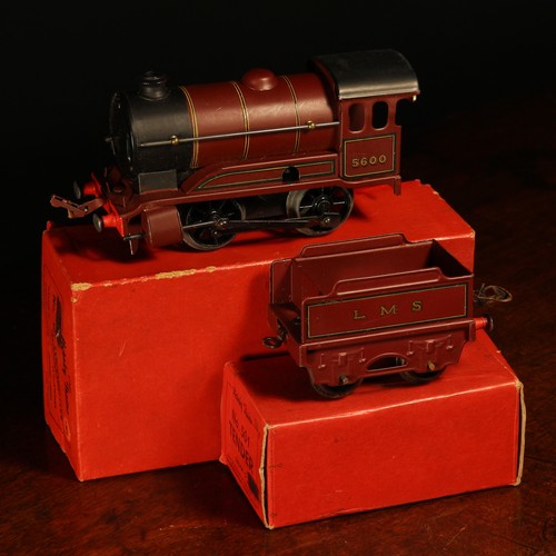 124 - A Hornby O Gauge tinplate and clockwork No.501 0-4-0 tank locomotive (reversing) and four wheel tend... 