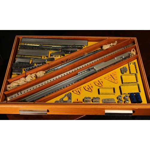 127 - Model Engineering and Constructional Toys - a Meccano outfit No.10, comprising various yellow and bl... 