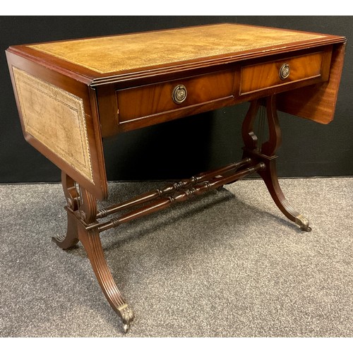 65 - A Regency style mahogany sofa table, 74cm high x 92.5cm wide (147.5cm with leaves extended) x 55cm.