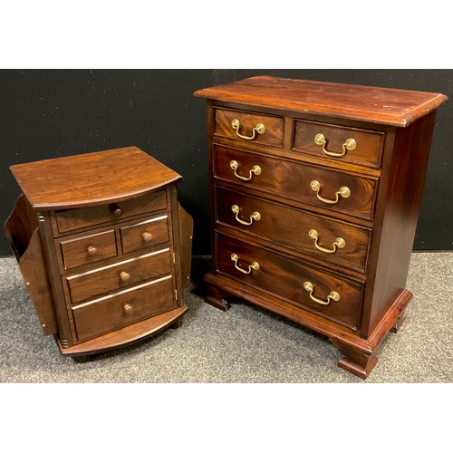 118A - A George III style chest of drawers, of small proportions, two short, over three graduated long draw... 