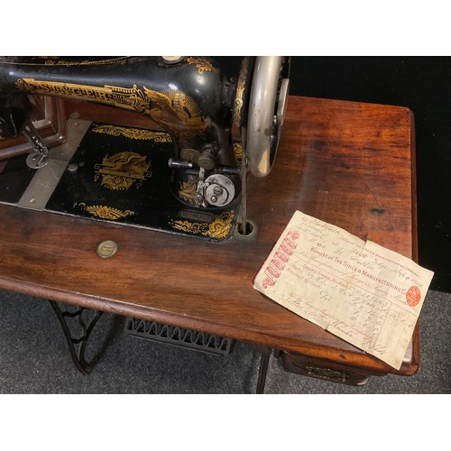 346 - A Victorian Singer treadle sewing machine, no. 15388663, walnut table and case, cast iron treadle ba... 