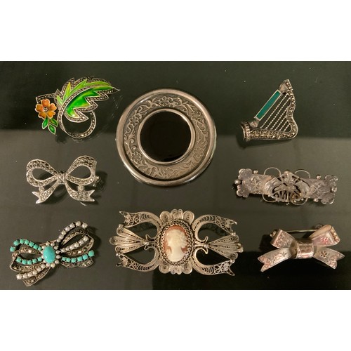 516 - Brooches - a silver and green agate harp brooch, stamped 925,  others Victorian Jubilee, Birmingham ... 