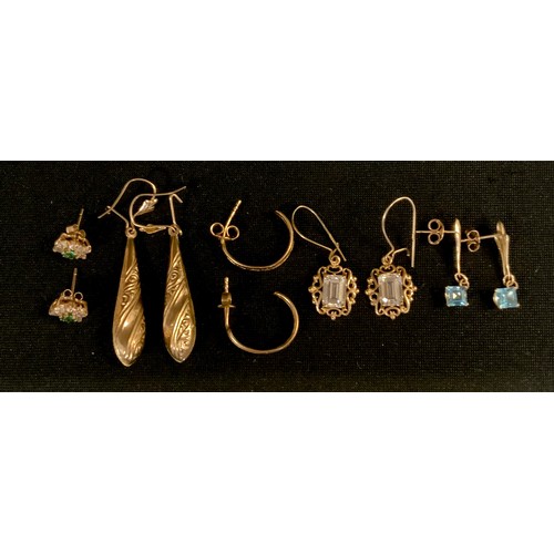 539 - A pair of 9ct gold earrings, stamped 375, 1.5g ; others, pale blue drops, stamped 14k, 0.8g gross, y... 