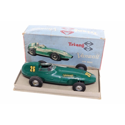 228 - A Tri-ang Minic electric 1:20 scale M012 Vanwall racing car, British Racing green body with decals, ... 