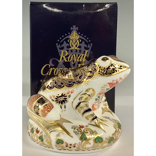 9 - A Royal Crown Derby paperweight, Old Imari Frog, limited edition 2,260/4,500, gold stopper, printed ... 