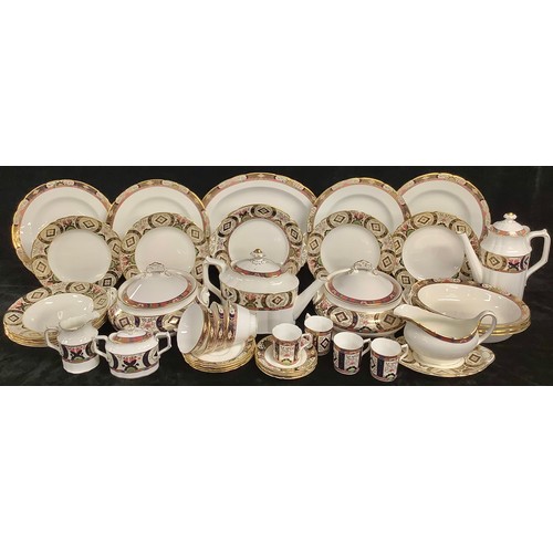 50 - A Royal Crown Derby Chelsea garden pattern dinner, coffee and tea service comprising, pair of vegeta... 