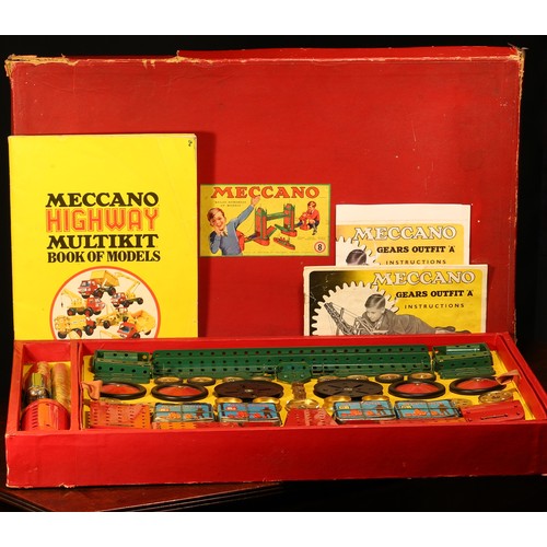 57 - Model Engineering and Constructional Toys - a Meccano outfit No.8, comprising various red and green ... 