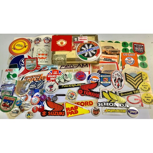 610 - Advertising -  a Mars chocolate badge; other pin badges, Golden Shred, Volvo, Basil Brush, Ski Schoo... 