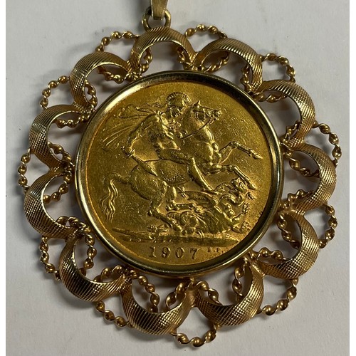 615 - A sovereign, 1907, mounted with a 9ct gold fancy link necklace