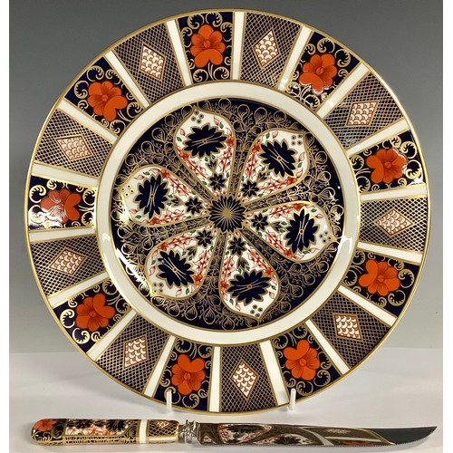 680 - A Royal Crown Derby Imari palette 1128 pattern dinner plate, 27cm diameter, first quality; an 1128 p... 