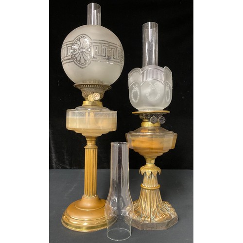 682 - A 19th century brass and moulded glass oil lamp, on stepped circular base, the reeded stem terminati... 