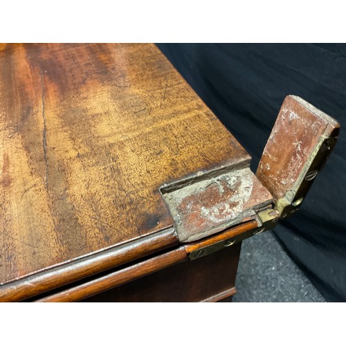 18 - A George III mahogany tea table, 72.5cm high x 91.5cm x 45.5cm.
