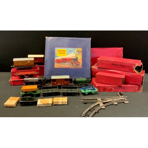 139 - Toys and Juvenalia - Hornby O Gauge including clockwork tin plate, engine tender, Pullman coaches pa... 