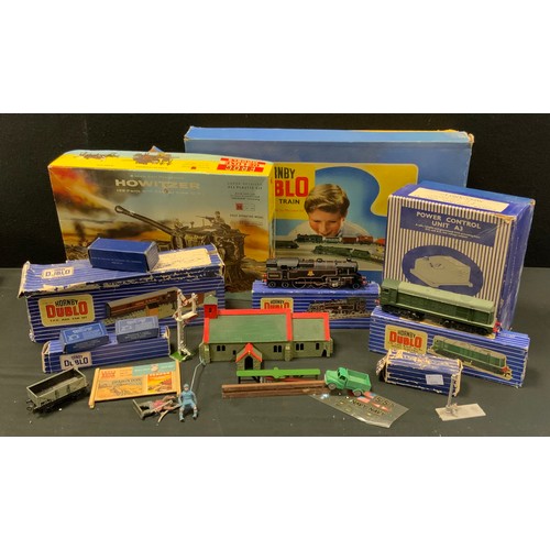 140 - Toys and Juvenalia - Hornby Dublo OO Gauge trains including EDP 12, duchess of Montross, locomotive ... 