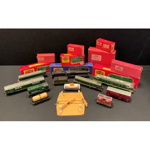 165 - Toys - Hornby Dublo OO gauge, locomotives, rolling stock inc LT25 LMR 8F 2-8-0 locomotive and tender... 