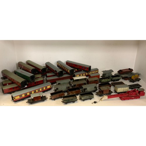 182 - Toys - Hornby Dublo OO Gauge, rolling stock, inc mail van, passenger coaches, goods wagons, coal tru... 