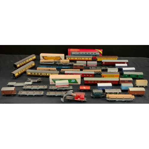 153 - Toys - Hornby Dublo, Fleischmann, Wrenn and other OO Gauge rolling stock, inc MH6 excavator, Smoking... 