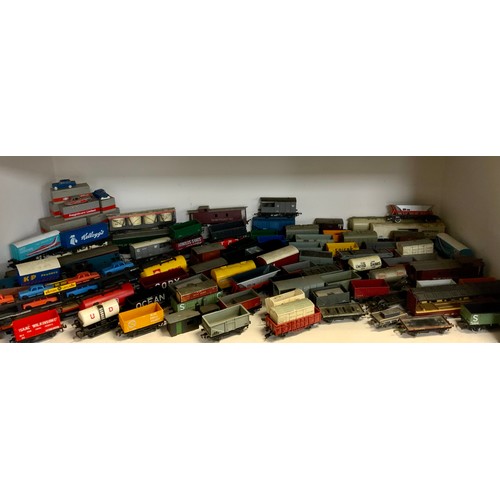 191 - Toys - Tri-ang, Hornby Dublo, Trix and other OO Gauge rolling stock, inc Interfrigo  refrigerator wa... 