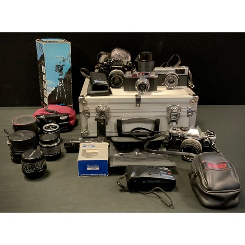 329 - Cameras and camera equipment - an Olympus Trip 35 camera, Olympus D. Zuiko 40mm f/2.8 lens;  Olympus... 