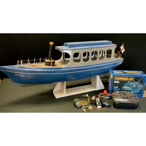 382 - A Radio control wooden model steam boat, Ivy Rose, with ST model ST6DF handset, another Techniplus A... 