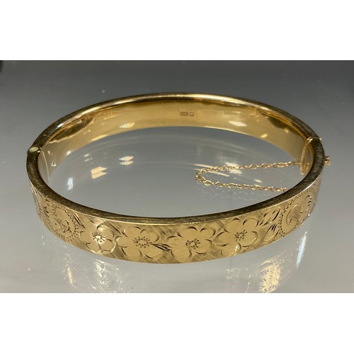 454 - A 9ct gold hinge bangle, 14.6g