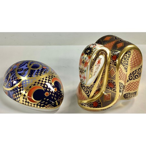 10 - A Royal Crown Derby paperweight, Imari Snake, printed in the 1128 pattern, gold stopper,8.5cm, print... 