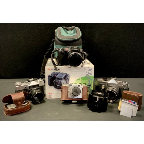 262A - Cameras and camera equipment - a Fujifilm S602 pro zoom digital camera, boxed;  Zenit-E 35mm SLR cam... 