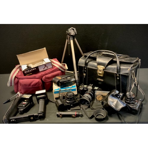 270A - Cameras and camera equipment - a Chinon CE-5 35mm SLR camera, with Chinon auto 50mm f/1.9 lens, powe... 