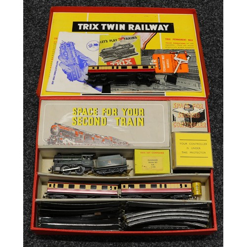 225 - A Trix Twin Railway (TTR) 1/334 three rail passenger train set, comprising 0-4-0 tank locomotive and... 