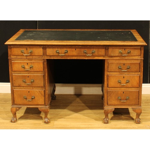 118 - A George III style mahogany desk, 76.5cm high, 123cm wide, 66cm deep