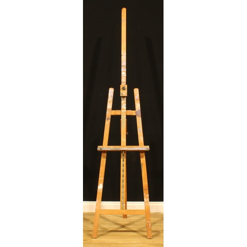 413 - A beech folding artist’s easel