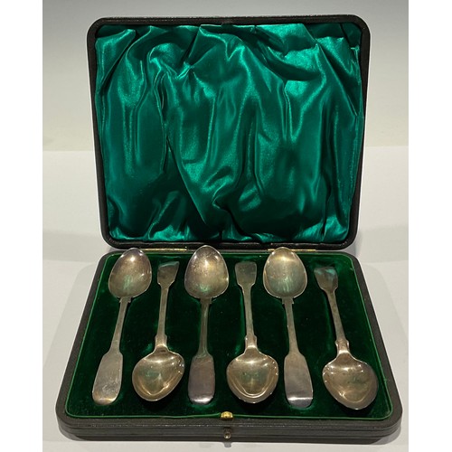 729 - A set of six Victorian fiddle pattern tea spoons, London, 1850, 86.5g