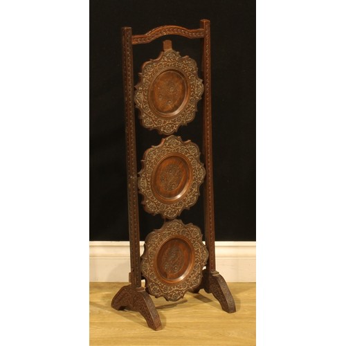 106A - An Anglo-Indian hardwood folding cake stand