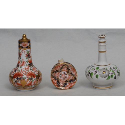 742 - A Sampson Hancock Derby ovoid scent bottle, painted in the Imari palette, 9cm high, red mark; anothe... 