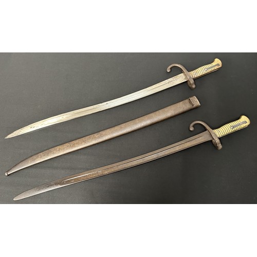 2069 - French Chassepot M1866 Bayonet with single edged fullered blade 575mm in length. No makers mark. Bra... 