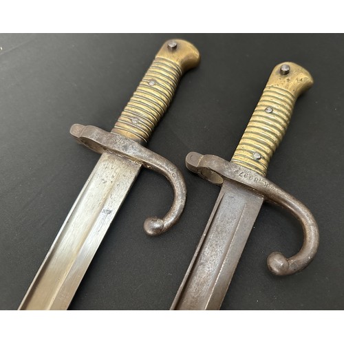 2069 - French Chassepot M1866 Bayonet with single edged fullered blade 575mm in length. No makers mark. Bra... 