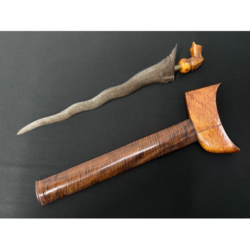 2070 - Javanese Kris Dagger with 370mm long blade. Wooden grip in the form of a stylised Bird. Overall leng... 