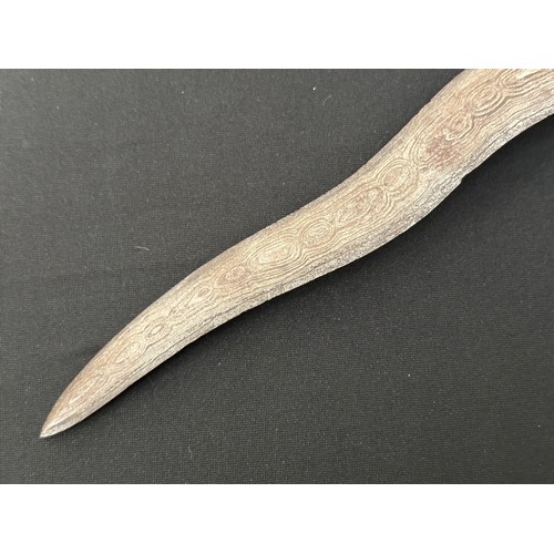 2070 - Javanese Kris Dagger with 370mm long blade. Wooden grip in the form of a stylised Bird. Overall leng... 