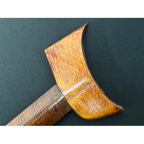 2070 - Javanese Kris Dagger with 370mm long blade. Wooden grip in the form of a stylised Bird. Overall leng... 