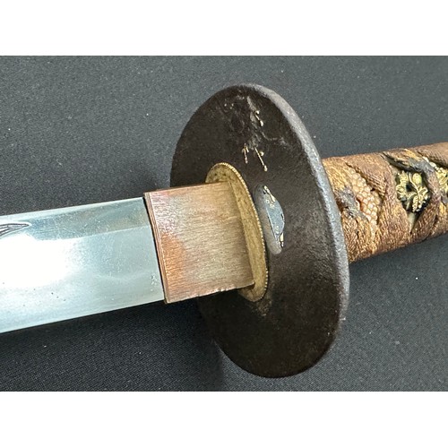 2083 - Japanese Katana Sword with single edged blade 715mm in length with good Hamon line to the cutting ed... 