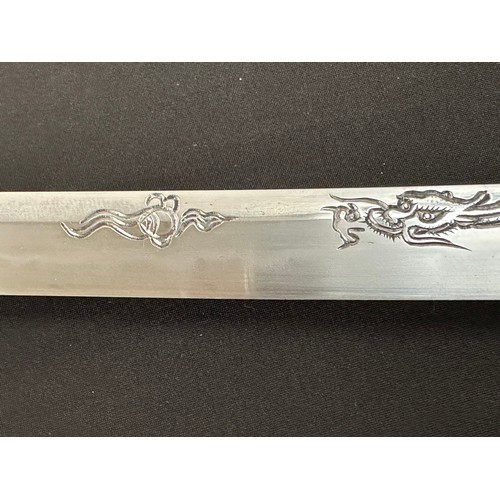 2083 - Japanese Katana Sword with single edged blade 715mm in length with good Hamon line to the cutting ed... 