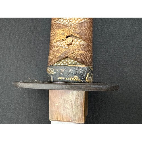 2083 - Japanese Katana Sword with single edged blade 715mm in length with good Hamon line to the cutting ed... 