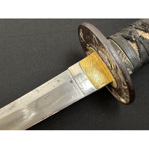 2089 - Japanese Wakizashi Sword with single edged blade 490mm in length. Faint Hamon line to cutting edge. ... 