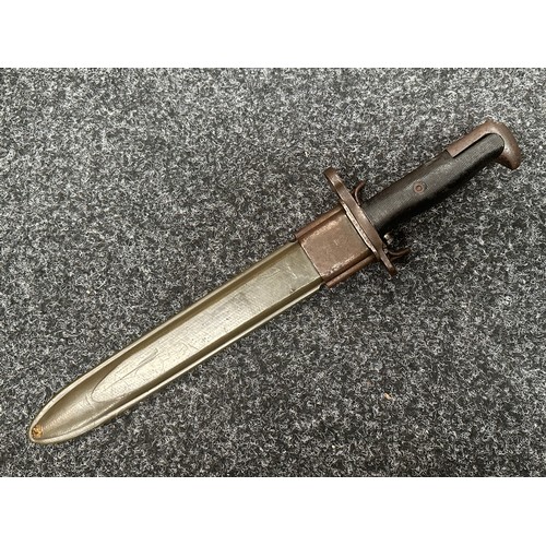 2165 - WW2 US M1 Garand Bayonet with fullered single edged blade 250mm in length. Maker marked 