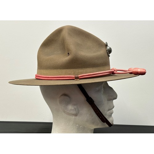 2170 - WW2 US Marine Corps Campaign Hat complete with red artillery branch cap cords. USMC cap badge. Compl... 