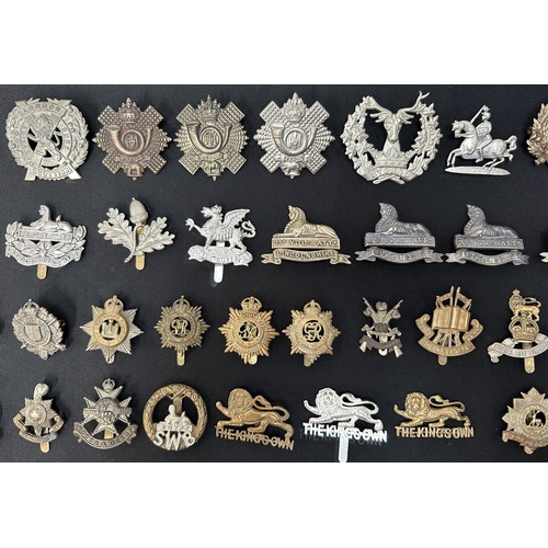 2200 - WW2 British Cap badge collection of approx 100 badges. WW2 and some post war ERII Staybrite examples... 