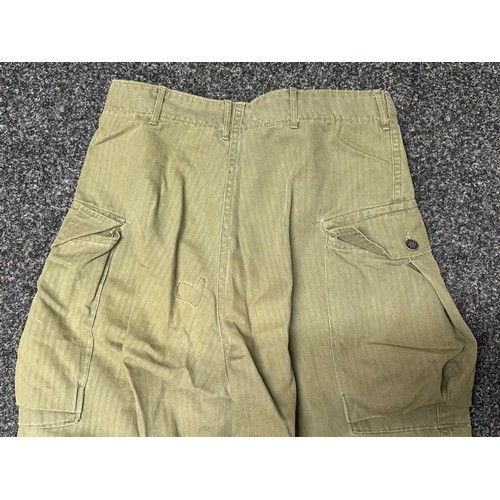 2219 - WW2 US Army HBT Fatigue Trousers. Cargo pockets to legs. Waist 32 inch, Leg 33 inch.