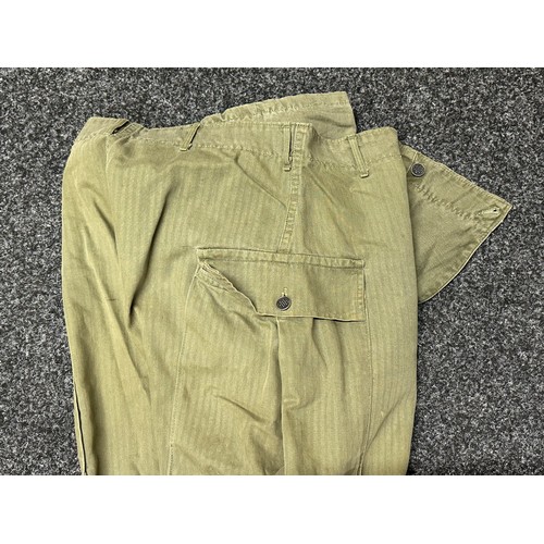 2219 - WW2 US Army HBT Fatigue Trousers. Cargo pockets to legs. Waist 32 inch, Leg 33 inch.