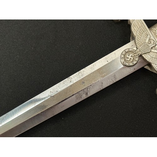 2250 - WW2 Third Reich Heer Officers Dienstdolch dagger with double edged blade 252mm in length. No makers ... 